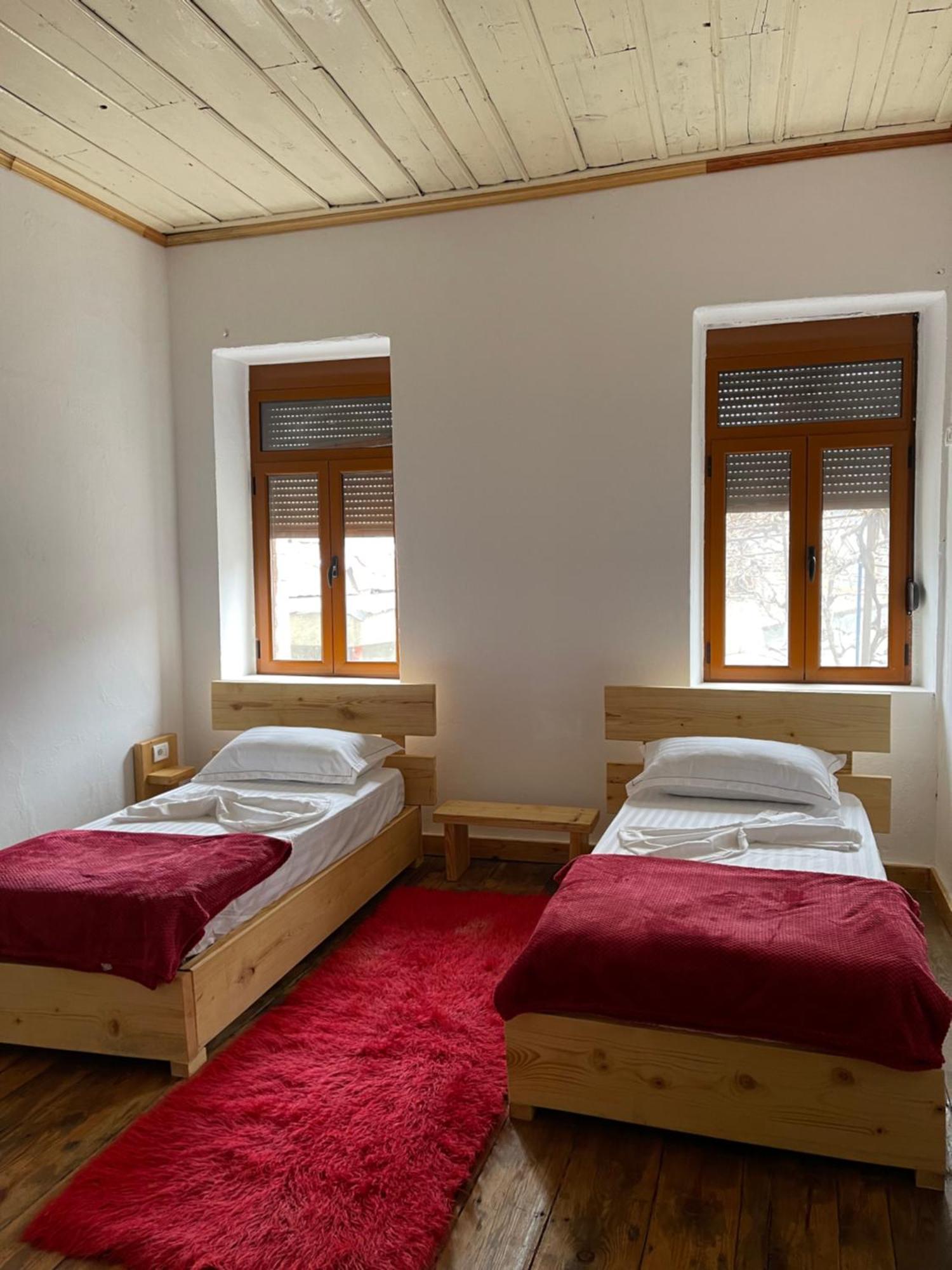 Albergue Ardjon House Berat Exterior foto